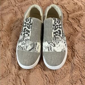 JOLIMALL sneakers size 9 ￼ dark green, gray, and white patterned